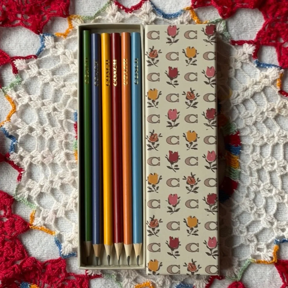 ✏️ COACH PENCIL SET WITH BADLANDS FLORAL PRINT ✏️NWT✏️
